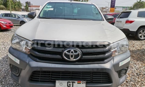 Sayi Na hannu Toyota Hilux White Mota in Accra a Greater Accra Sayi Na hannu Toyota Hilux White Mota in Accra a Greater Accra