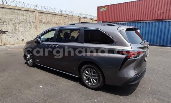Ra Àlòkù Toyota Sienna Alagara Ọkọ̀ in Sekondi–Takoradi Metropolitan ni Oorun Ra Àlòkù Toyota Sienna Alagara Ọkọ̀ in Sekondi–Takoradi Metropolitan ni Oorun