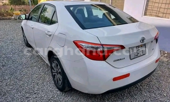 Sayi Na hannu Toyota Corolla White Mota in Accra a Greater Accra Sayi Na hannu Toyota Corolla White Mota in Accra a Greater Accra