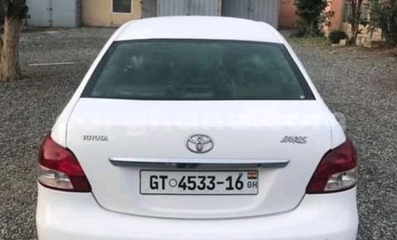 Sayi Na hannu Toyota Yaris White Mota in Accra a Greater Accra Sayi Na hannu Toyota Yaris White Mota in Accra a Greater Accra