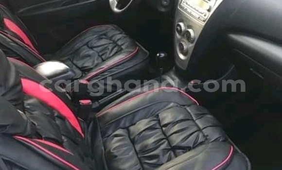 Sayi Na hannu Toyota Yaris White Mota in Accra a Greater Accra Sayi Na hannu Toyota Yaris White Mota in Accra a Greater Accra