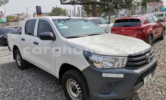 Ra Àlòkù Toyota Hilux funfun Ọkọ̀ in Accra ni Greater Accra
