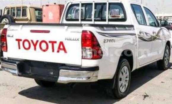 Buy Used Toyota Hilux White Car in Accra in Greater Accra Buy Used Toyota Hilux White Car in Accra in Greater Accra
