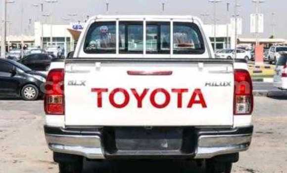 Buy Used Toyota Hilux White Car in Accra in Greater Accra Buy Used Toyota Hilux White Car in Accra in Greater Accra