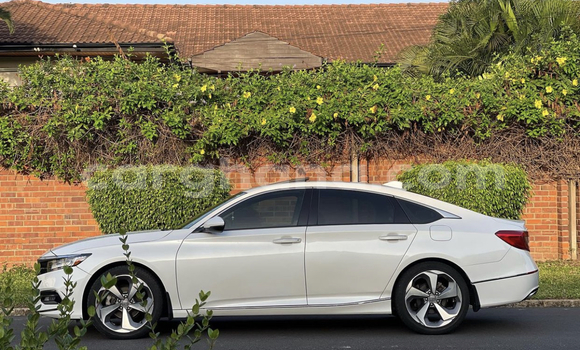 Ra Àlòkù Honda Accord funfun Ọkọ̀ in Accra ni Greater Accra Ra Àlòkù Honda Accord funfun Ọkọ̀ in Accra ni Greater Accra