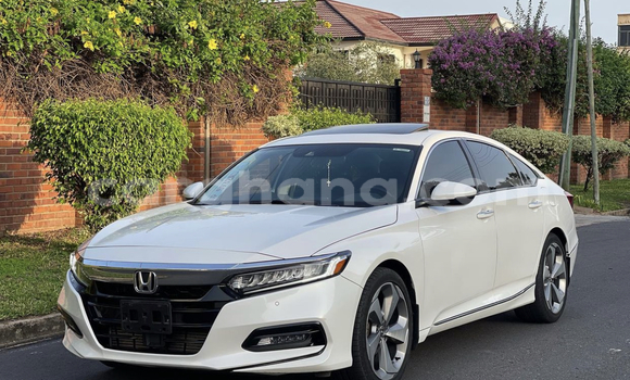 Ra Àlòkù Honda Accord funfun Ọkọ̀ in Accra ni Greater Accra Ra Àlòkù Honda Accord funfun Ọkọ̀ in Accra ni Greater Accra