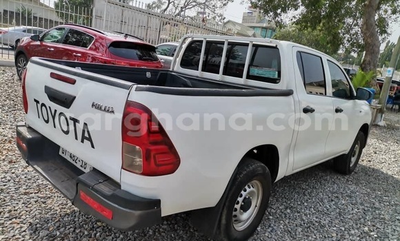 Sayi Na hannu Toyota Hilux White Mota in Accra a Greater Accra Sayi Na hannu Toyota Hilux White Mota in Accra a Greater Accra