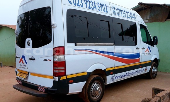 Buy Used Mercedes‒Benz 300CD White Car in Accra in Greater Accra Buy Used Mercedes‒Benz 300CD White Car in Accra in Greater Accra