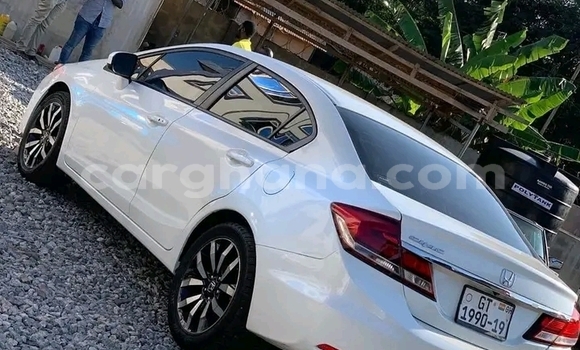 Sayi Na hannu Honda Civic White Mota in Accra a Greater Accra Sayi Na hannu Honda Civic White Mota in Accra a Greater Accra