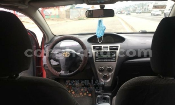 Ra Àlòkù Toyota Yaris Red Ọkọ̀ in Tema ni Greater Accra