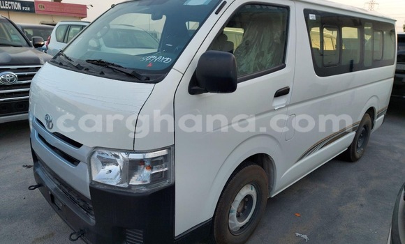 Sayi Na hannu Toyota Hiace White Mota in Accra a Greater Accra
