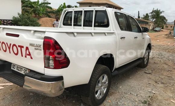 Sayi Na hannu Toyota Hilux White Mota in Accra a Greater Accra Sayi Na hannu Toyota Hilux White Mota in Accra a Greater Accra