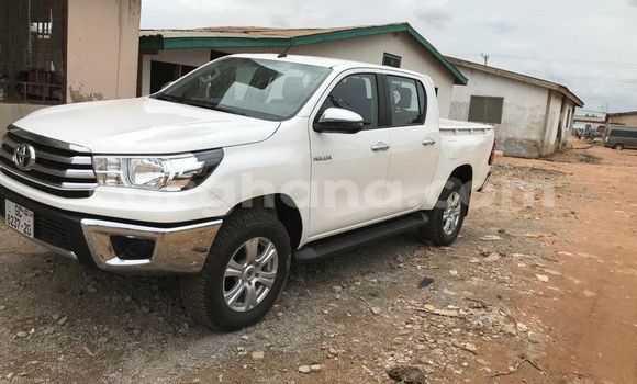 Sayi Na hannu Toyota Hilux White Mota in Accra a Greater Accra Sayi Na hannu Toyota Hilux White Mota in Accra a Greater Accra