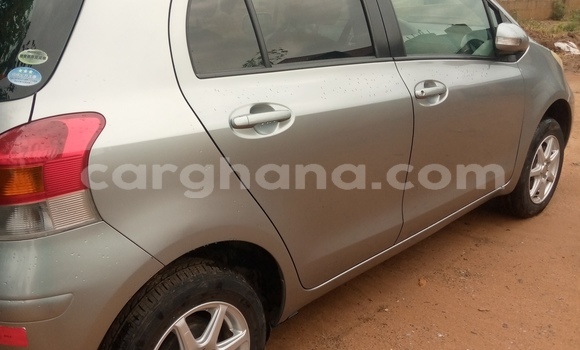 Sayi Na hannu Toyota Vitz Azurfa Mota in Accra a Greater Accra Sayi Na hannu Toyota Vitz Azurfa Mota in Accra a Greater Accra