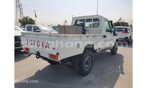 Sayi Imported Toyota Land Cruiser White Mota in Import - Dubai a Ashanti Sayi Imported Toyota Land Cruiser White Mota in Import - Dubai a Ashanti