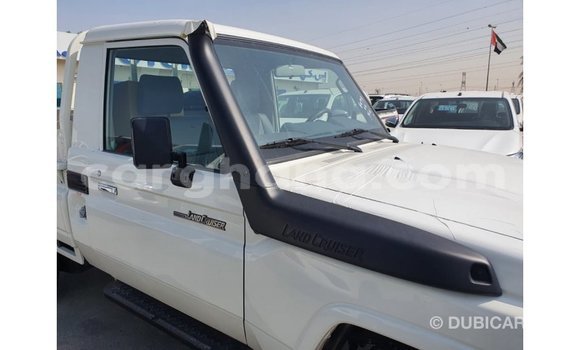 Sayi Imported Toyota Land Cruiser White Mota in Import - Dubai a Ashanti Sayi Imported Toyota Land Cruiser White Mota in Import - Dubai a Ashanti