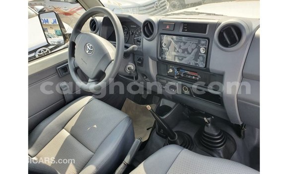 Sayi Imported Toyota Land Cruiser White Mota in Import - Dubai a Ashanti Sayi Imported Toyota Land Cruiser White Mota in Import - Dubai a Ashanti