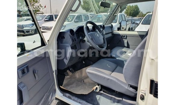 Sayi Imported Toyota Land Cruiser White Mota in Import - Dubai a Ashanti Sayi Imported Toyota Land Cruiser White Mota in Import - Dubai a Ashanti