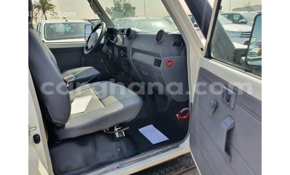 Sayi Imported Toyota Land Cruiser White Mota in Import - Dubai a Ashanti Sayi Imported Toyota Land Cruiser White Mota in Import - Dubai a Ashanti