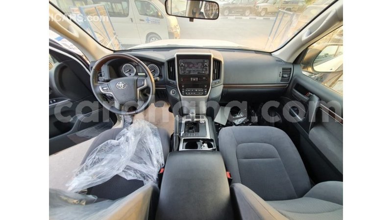 Big with watermark toyota land cruiser ashanti import dubai 43721