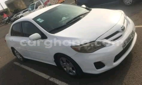Sayi Na hannu Toyota Corolla White Mota in Accra a Greater Accra Sayi Na hannu Toyota Corolla White Mota in Accra a Greater Accra