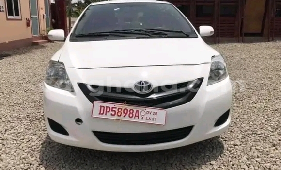Buy Used Toyota Yaris White Car in Accra in Greater Accra Buy Used Toyota Yaris White Car in Accra in Greater Accra