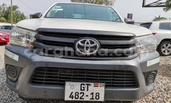 Ra Àlòkù Toyota Hilux funfun Ọkọ̀ in Accra ni Greater Accra Ra Àlòkù Toyota Hilux funfun Ọkọ̀ in Accra ni Greater Accra