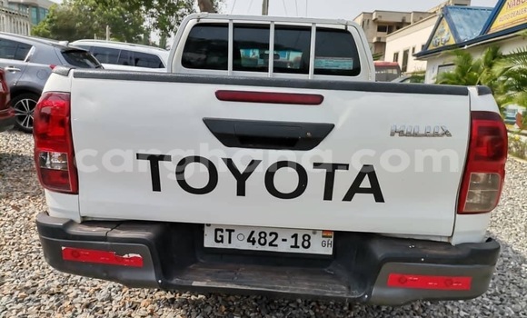 Ra Àlòkù Toyota Hilux funfun Ọkọ̀ in Accra ni Greater Accra Ra Àlòkù Toyota Hilux funfun Ọkọ̀ in Accra ni Greater Accra