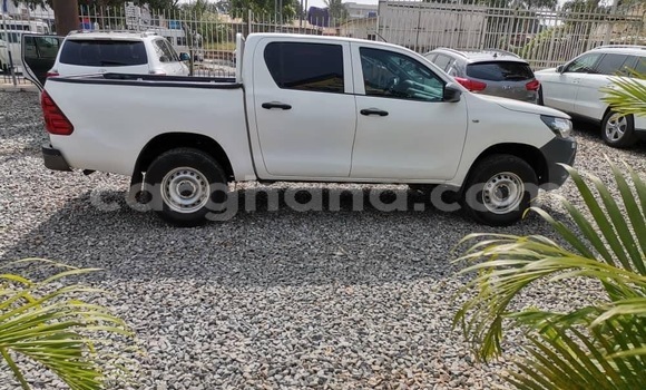 Ra Àlòkù Toyota Hilux funfun Ọkọ̀ in Accra ni Greater Accra Ra Àlòkù Toyota Hilux funfun Ọkọ̀ in Accra ni Greater Accra