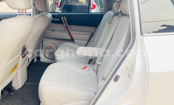 Sayi Na hannu Toyota Highlander White Mota in Accra a Greater Accra Sayi Na hannu Toyota Highlander White Mota in Accra a Greater Accra