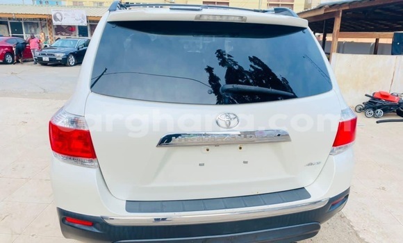 Sayi Na hannu Toyota Highlander White Mota in Accra a Greater Accra Sayi Na hannu Toyota Highlander White Mota in Accra a Greater Accra