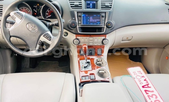 Sayi Na hannu Toyota Highlander White Mota in Accra a Greater Accra Sayi Na hannu Toyota Highlander White Mota in Accra a Greater Accra