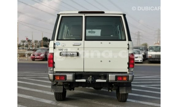 Sayi Imported Toyota Land Cruiser White Mota in Import - Dubai a Ashanti Sayi Imported Toyota Land Cruiser White Mota in Import - Dubai a Ashanti