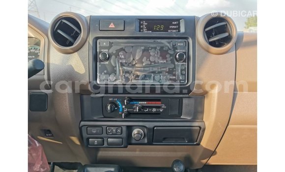 Sayi Imported Toyota Land Cruiser White Mota in Import - Dubai a Ashanti Sayi Imported Toyota Land Cruiser White Mota in Import - Dubai a Ashanti