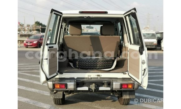 Sayi Imported Toyota Land Cruiser White Mota in Import - Dubai a Ashanti Sayi Imported Toyota Land Cruiser White Mota in Import - Dubai a Ashanti