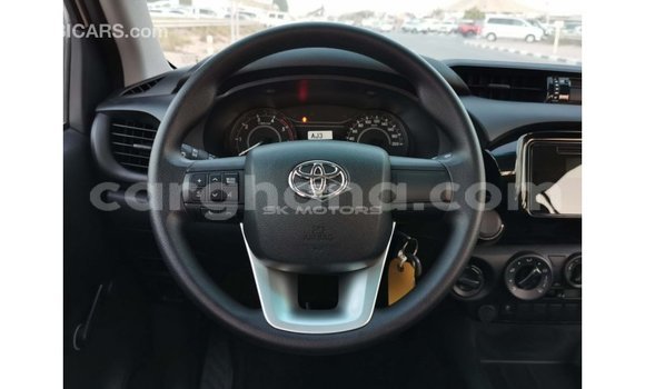 Sayi Imported Toyota Hilux White Mota in Import - Dubai a Ashanti Sayi Imported Toyota Hilux White Mota in Import - Dubai a Ashanti