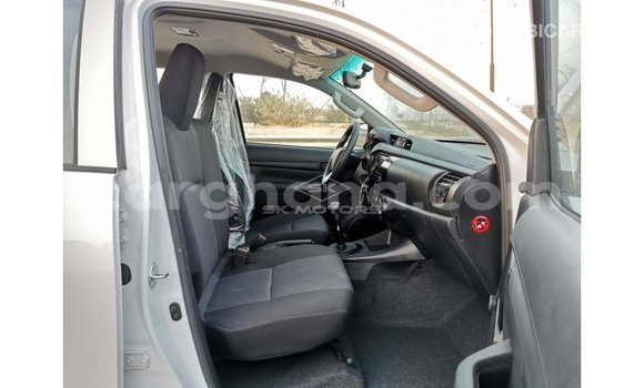 Sayi Imported Toyota Hilux White Mota in Import - Dubai a Ashanti Sayi Imported Toyota Hilux White Mota in Import - Dubai a Ashanti