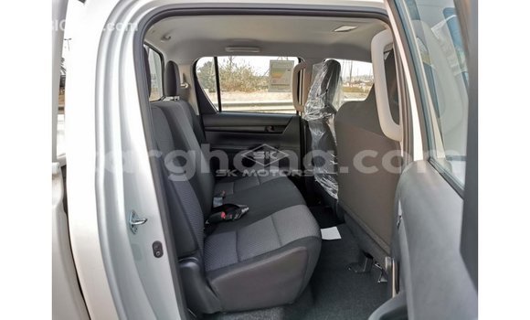 Sayi Imported Toyota Hilux White Mota in Import - Dubai a Ashanti Sayi Imported Toyota Hilux White Mota in Import - Dubai a Ashanti