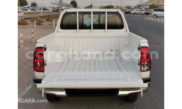 Sayi Imported Toyota Hilux White Mota in Import - Dubai a Ashanti Sayi Imported Toyota Hilux White Mota in Import - Dubai a Ashanti