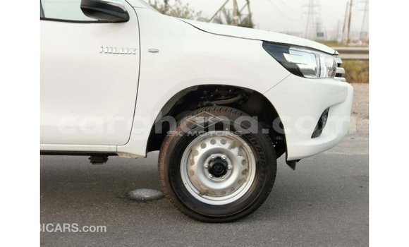 Sayi Imported Toyota Hilux White Mota in Import - Dubai a Ashanti Sayi Imported Toyota Hilux White Mota in Import - Dubai a Ashanti