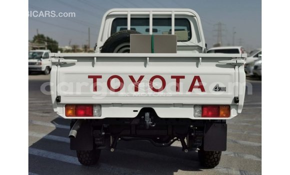 Sayi Imported Toyota Land Cruiser White Mota in Import - Dubai a Ashanti Sayi Imported Toyota Land Cruiser White Mota in Import - Dubai a Ashanti