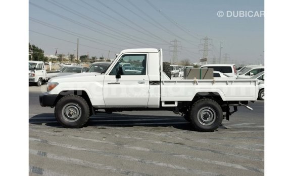 Sayi Imported Toyota Land Cruiser White Mota in Import - Dubai a Ashanti Sayi Imported Toyota Land Cruiser White Mota in Import - Dubai a Ashanti