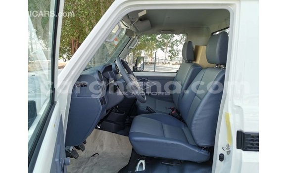 Sayi Imported Toyota Land Cruiser White Mota in Import - Dubai a Ashanti Sayi Imported Toyota Land Cruiser White Mota in Import - Dubai a Ashanti