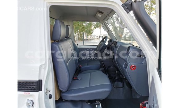 Sayi Imported Toyota Land Cruiser White Mota in Import - Dubai a Ashanti Sayi Imported Toyota Land Cruiser White Mota in Import - Dubai a Ashanti