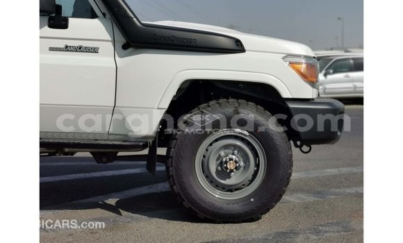 Sayi Imported Toyota Land Cruiser White Mota in Import - Dubai a Ashanti Sayi Imported Toyota Land Cruiser White Mota in Import - Dubai a Ashanti
