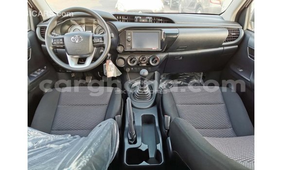 Sayi Imported Toyota Hilux White Mota in Import - Dubai a Ashanti Sayi Imported Toyota Hilux White Mota in Import - Dubai a Ashanti