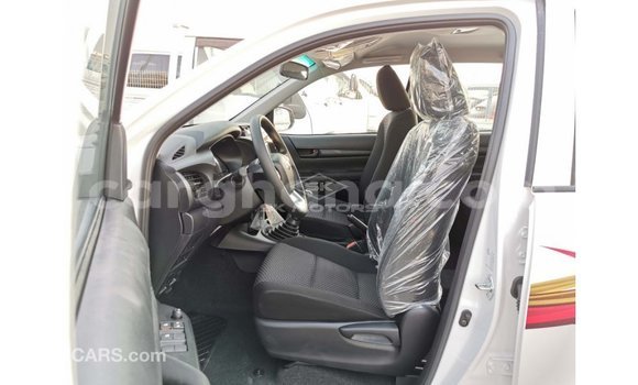 Sayi Imported Toyota Hilux White Mota in Import - Dubai a Ashanti Sayi Imported Toyota Hilux White Mota in Import - Dubai a Ashanti