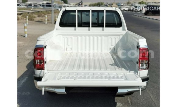 Sayi Imported Toyota Hilux White Mota in Import - Dubai a Ashanti Sayi Imported Toyota Hilux White Mota in Import - Dubai a Ashanti