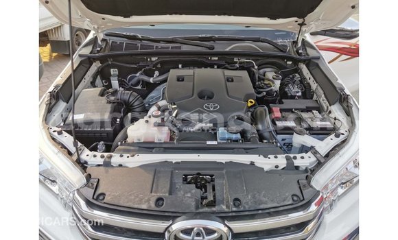 Sayi Imported Toyota Hilux White Mota in Import - Dubai a Ashanti Sayi Imported Toyota Hilux White Mota in Import - Dubai a Ashanti