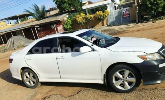 Sayi Na hannu Toyota Camry White Mota in Accra a Greater Accra Sayi Na hannu Toyota Camry White Mota in Accra a Greater Accra
